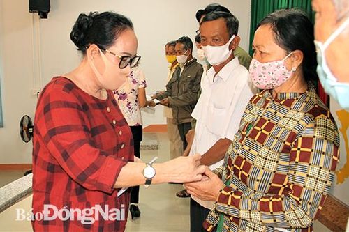 Trao tặng 2.158 phần quà cho nạn nhân da cam