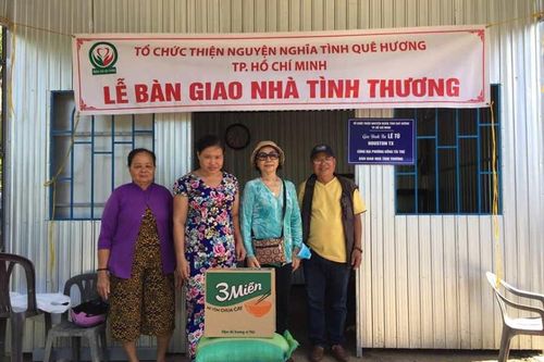 Bàn giao 5 nhà tình thương, khánh thành 2 cầu bê-tông