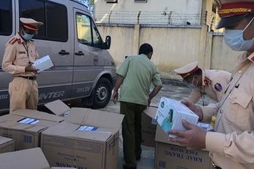 Phát hiện ô tô chở 22.500 khẩu trang không chứng từ