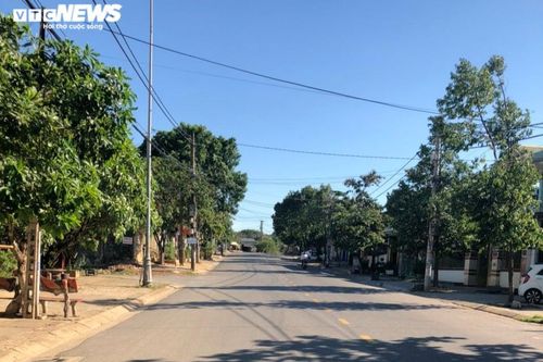 Đường phố TP Đông Hà vắng vẻ, hàng quán đóng cửa trước giờ giãn cách xã hội
