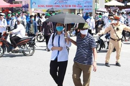 Quảng Ninh gặp sự cố hy hữu tại kỳ thi tốt nghiệp THPT 2020: Thiếu đề thi, sĩ tử phải đợi in đề bổ sung