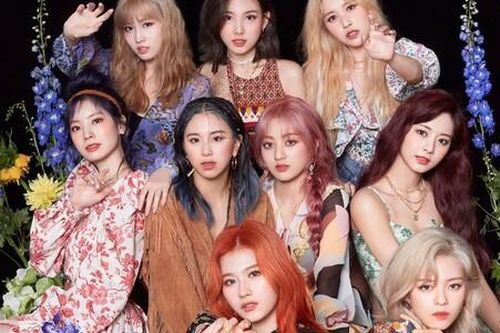 TWICE lại dính lùm xùm: Thành viên liên tục lộ lỗi hát nhép trong concert trực tuyến
