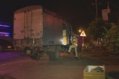 Chặn xe tải vận chuyển 67.000 khẩu trang không rõ nguồn gốc giữa mùa dịch Covid-19