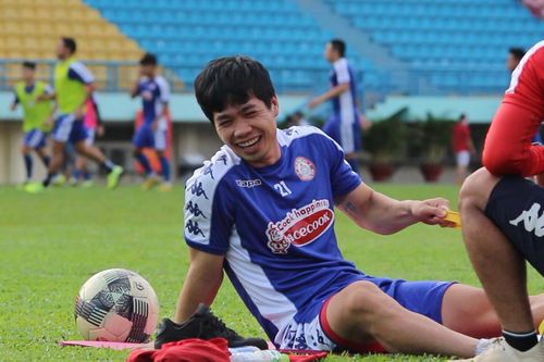 Công Phượng tập riêng trong ngày HLV Chung Hae-seong vắng mặt