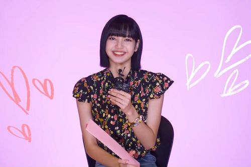 Lisa tiết lộ muốn quay lại thời điểm này để... hôn các thành viên Blackpink!