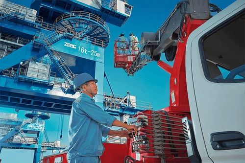 Sửa chữa cần cẩu tại cảng biển có thuộc nghề nặng nhọc?