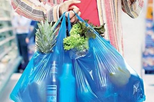 Anh: Bị tính phí, lượng túi nhựa dùng một lần giảm 95%