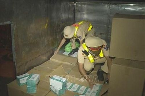 Phát hiện xe tải vận chuyển hơn 67.400 chiếc khẩu trang y tế không rõ nguồn gốc