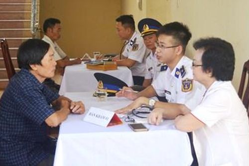 Sát cánh cùng ngư dân vươn khơi, bám biển
