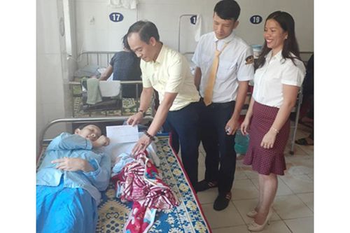 'Bà đỡ' bất đắc dĩ