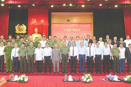 Gặp mặt lãnh đạo cấp cao trưởng thành từ lực lượng Công an nhân dân