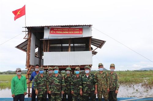 BĐBP An Giang dựng chốt vượt lũ phòng, chống dịch Covid-19