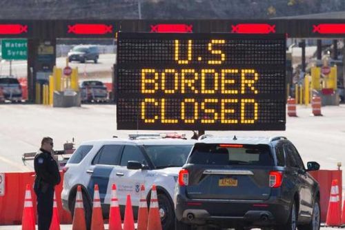 Trump xem xét cấm người dân quay về Mỹ nếu bị nghi ngờ nhiễm Covid-19