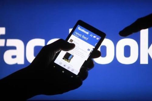 Lập facebook 'mạo danh' vợ của chồng cũ bình luận tiêu cực về dịch Covid