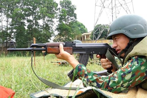 Tuyển Bếp dã chiến luyện bắn súng trước giải Army Games