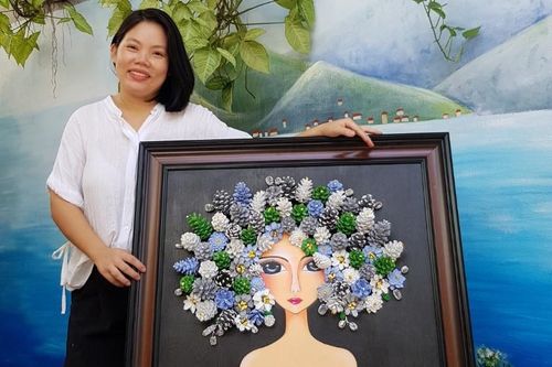 Tranh handmade độc đáo từ quả thông và dương liễu của nữ họa sĩ Đà Nẵng