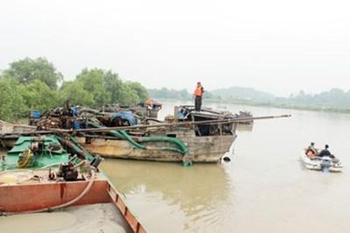 Truy bắt cát tặc, Phó trưởng Công an xã hi sinh
