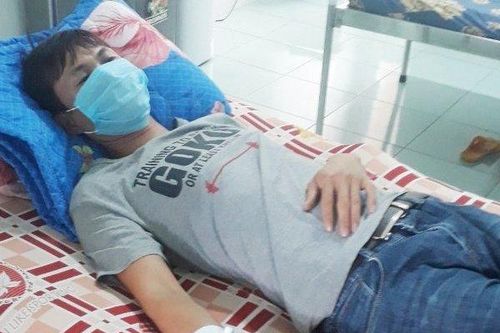 Bảy người đi cùng bệnh nhân tấn công bác sĩ lúc nửa đêm