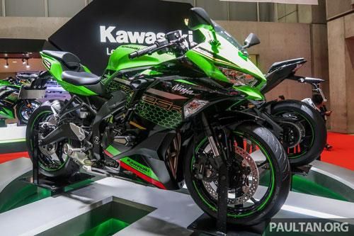 Ngắm Kawasaki Ninja ZX-25R 2020 vừa ra mắt tại Đông Nam Á, chuẩn bị về Việt Nam