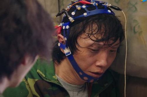 'Xuyên việt hỏa tuyến': Những cảnh quay khó đỡ- diễn viên dám diễn, nhà đài dám chiếu