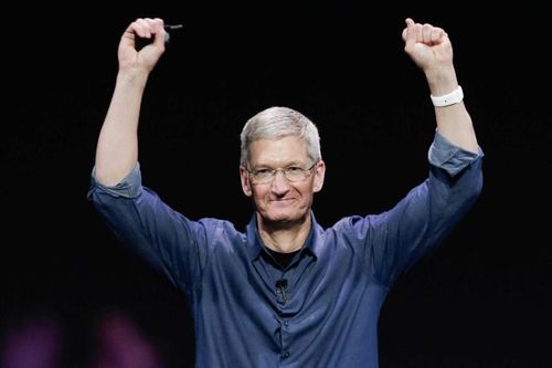 CEO Apple Tim Cook chính thức gia nhập hàng ngũ tỷ phú USD