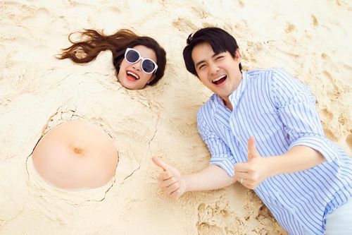 Đông Nhi - Ông Cao Thắng 'đắp cát' hài hước, Jun Phạm bình luận gây liên tưởng mạnh mẽ