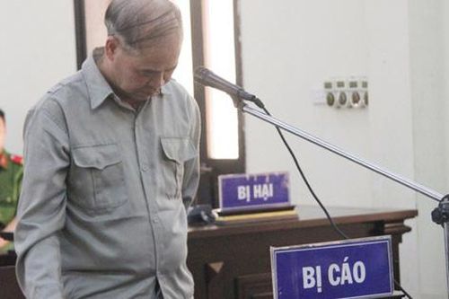 '8 năm tù cho 2 tội danh là quá nhẹ với cựu Hiệu trưởng xâm hại hàng loạt học sinh nam'