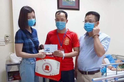 Gần 300 triệu đồng ủng hộ em Hoàng Hồng Hạ
