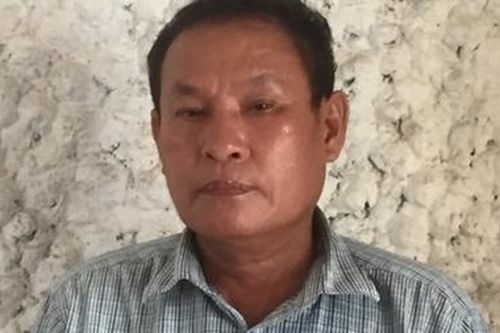Bổ cuốc vào đầu hàng xóm rồi ra đồng làm việc