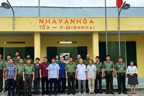 Trao tặng kinh phí hỗ trợ sửa chữa Nhà Văn hóa