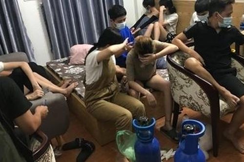 Mua khí cười trên mạng để lập hội ăn nhậu