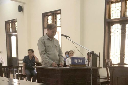 Tòa bác kháng cáo, y án 8 năm tù cho hiệu trưởng xâm hại nam sinh ở Phú Thọ