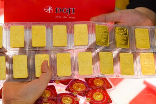 Giá vàng tiếp tục lao dốc, xuống mức thấp nhất 2 tuần qua
