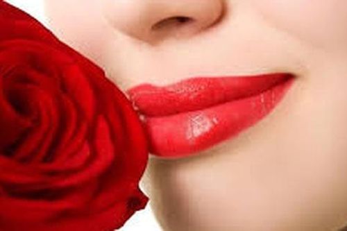 Vợ tức phát điên khi biết cả tháng trời chồng giận dỗi là do hôm ấy đi đâu mà tô son kỹ thế