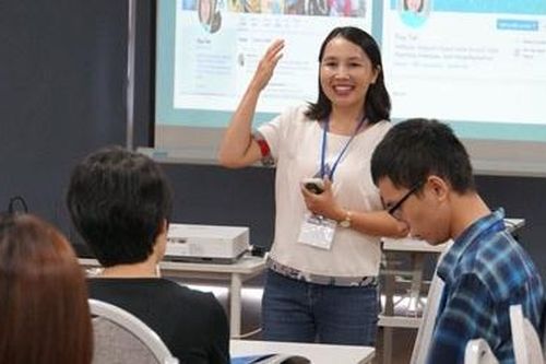 Cô - trò trường làng và lớp học trên mây