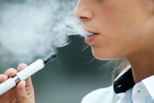 Không chỉ những bệnh nền, mà hút vape cũng tăng nguy cơ nhiễm COVID-19