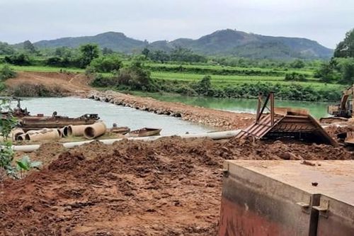 Doanh nghiệp ngăn sông, mở đường ở Lạng Sơn: Huyện yêu cầu phá dỡ, tỉnh lại cho tồn tại?