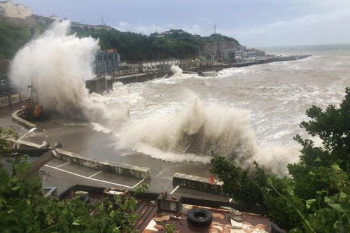Cơn bão thứ 6 trong năm tiếp tục tàn phá Trung Quốc
