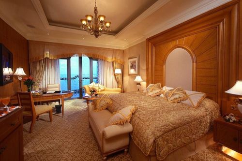 Trải nghiệm hoàng gia trong phòng đắt nhất khách sạn 7 sao