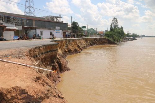 Xử lý sạt lở bờ sông, bờ biển tại Đồng bằng sông Cửu Long