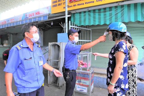 Ngày đầu người Đà Nẵng đi chợ bằng 'tem phiếu'