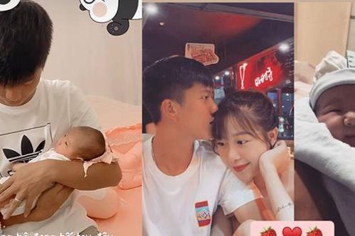 Phan Văn Đức vừa bế, vừa nhìn con gái 'đắm đuối' không rời