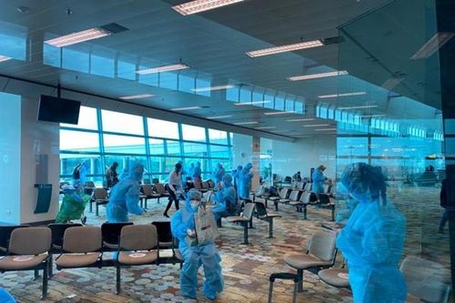 Thêm hơn 240 công dân Việt Nam từ Singapore về nước an toàn