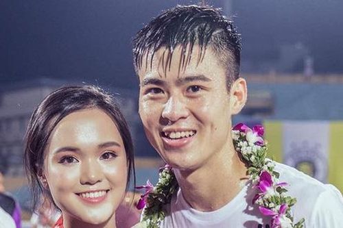 Cầu thủ Duy Mạnh đăng ảnh 'sống ảo và cái kết'