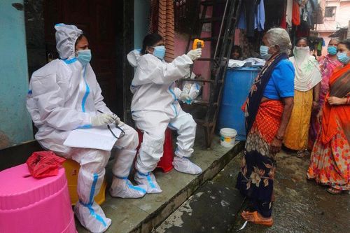 Dịch Covid-19 ngày 12/8: Trên 240.000 nhiễm bệnh chỉ trong 1 ngày, cuộc đua vaccine càng gay cấn