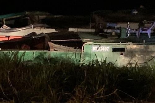 An Giang: Bắt 2 ghe khai thác cát trái phép trên sông Tiền