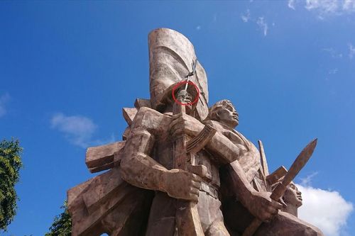 Tỉnh nghèo xây tượng đài trăm tỷ