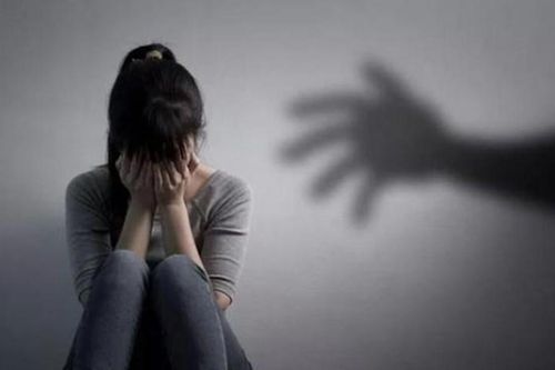Gã đàn ông 4 lần 'làm chuyện người lớn' với bé gái 13 tuổi trong nhà nghỉ