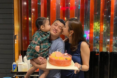 Lam Trường khoe ảnh tình cảm bên vợ