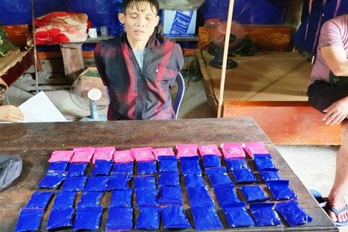 Thanh Hóa: Bắt đối tượng vận chuyển 10.000 viên hồng phiến